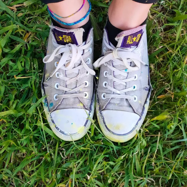 Le scarpe buone della domenica 😅
Compagne di innumerevoli (e si vede) lavori di pittura!