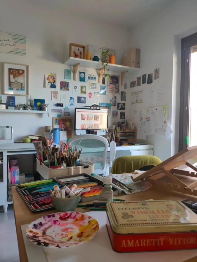 🌿Benvenuto Settembre! Il vero inizio dell'anno.
Dopo un agosto davvero frenetico cerco di tornare alla normalità con piccoli rituali che amo tanto: riordino i tavoli, disegno e progetto, curo le piantine, tempero le matite e assecondo le idee quando arrivano.

Qual è il tuo rituale di settembre?